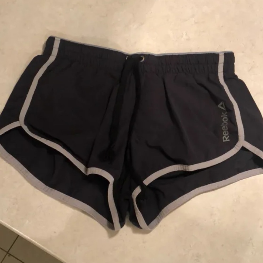 Reebok short-Black with Grey Detail -Sz S excellent shape -worn once🍂 - Picture 12 of 14